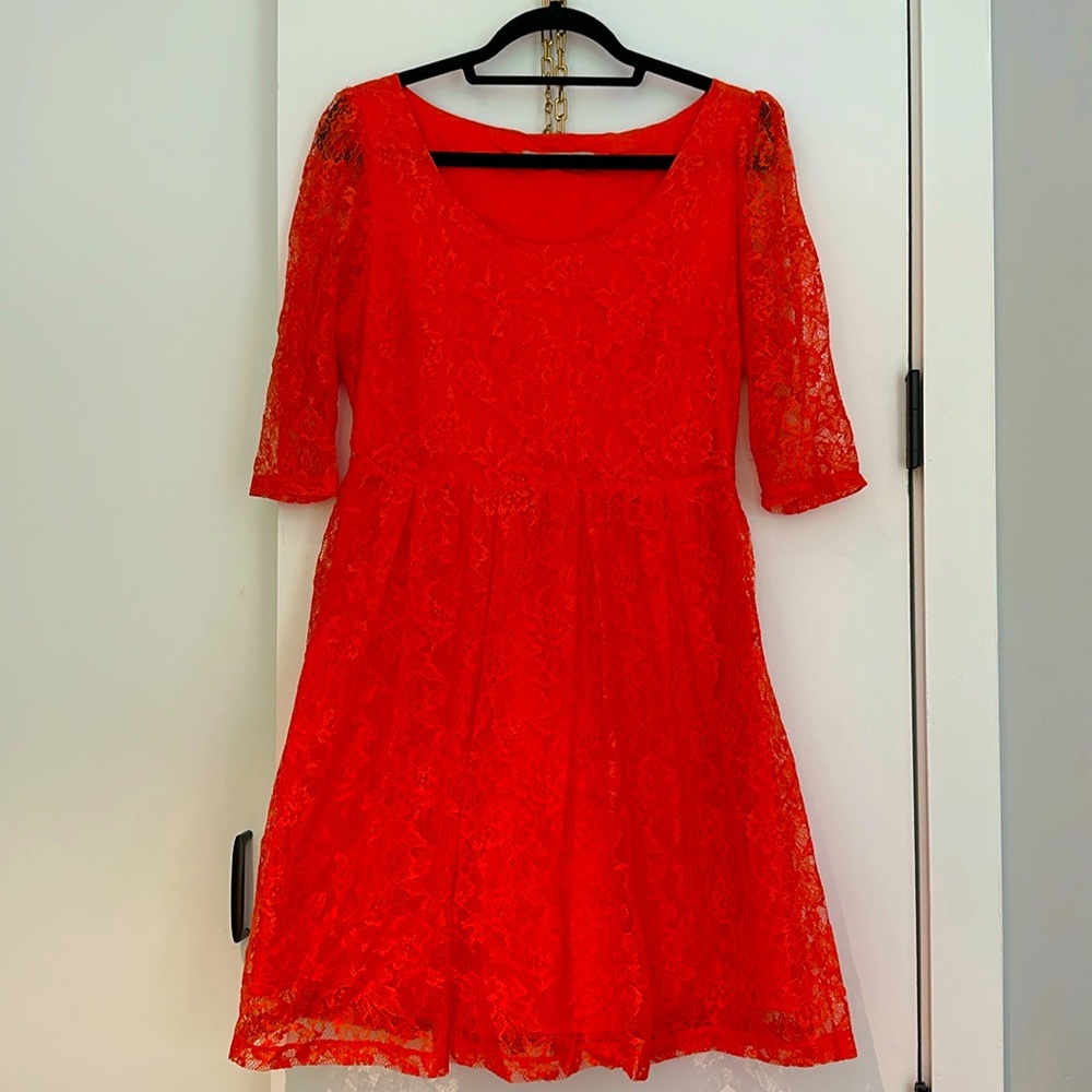NWOT KOOKAI Coral, Lace Overlay Ballerina Style Dress